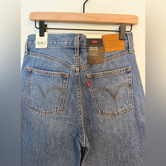 Levi's Women’s Ribcage Wide Leg Jeans - Picture 4 of 4